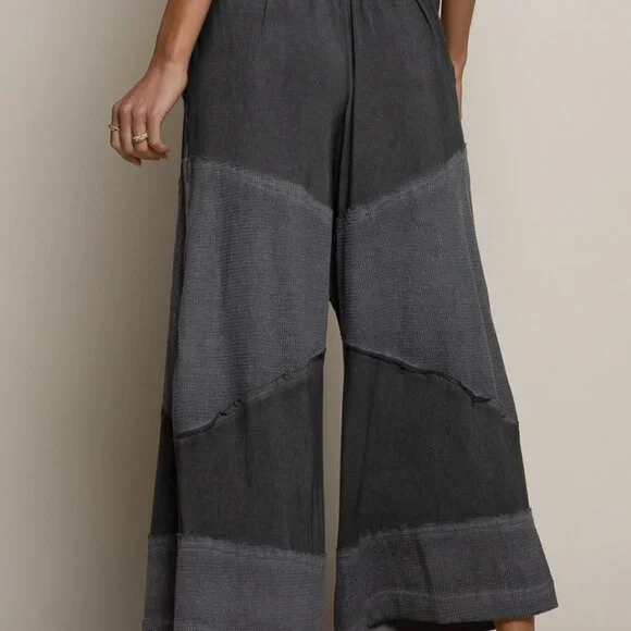 PP28 POL Black BETTY gray loose knit culotte pants featuring ribbed fabrication - Picture 2 of 4